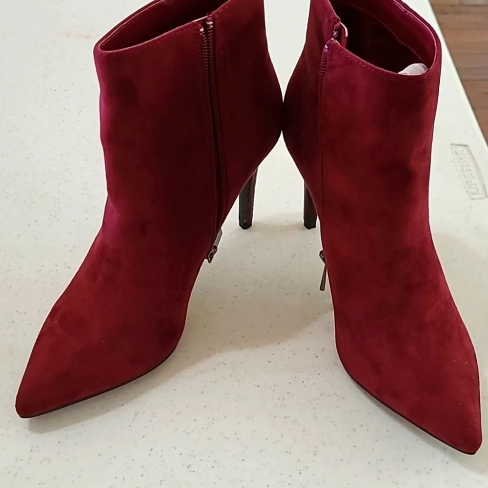 NWOT Shu Shop women's burgandy suede boots with snakeskin heels size 9